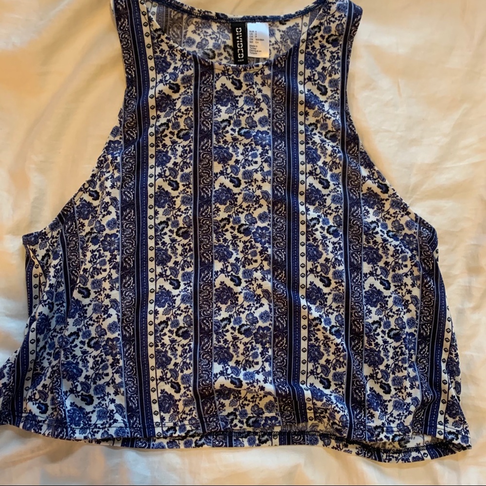 Women’s navy and white crop top